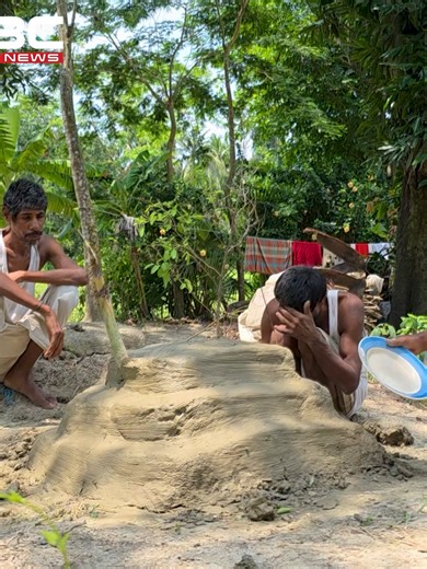 ত্রিপ্রতিবন্ধী ভাইয়ের অনুনয়: খালি প্লেটে মায়ের সমাধিতে বসা (পটুয়াখালী)
