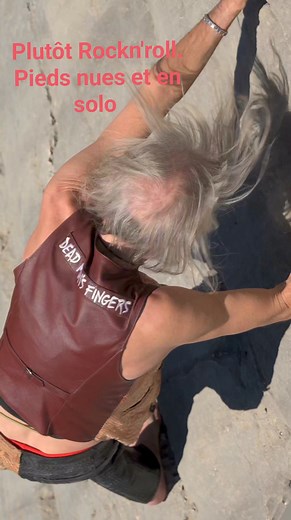 Probablement le plus excentique des grimpeurs . A 60ans , pieds nues et en solo dans les gorges du Verdon . une experience extraordinaire que mon retour sur le rocher après une abscence de 22 ans consacrée à l.escalade des buildings . #escalade #adventure #legacy #freesolo #climbing #verdon #challenge Riding Zone Dead Man's Fingers Dead Mans Finger’s Spiced Rum Fan Club Challeng'Hair Paris - La Greffe de Cheveux Sans Cicatrice depuis 1994 | Alain Robert
