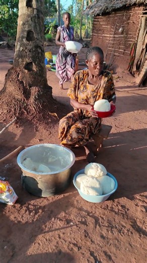 Mastering Ugali Shaping the African Way 🌽🔥 | Traditional Cooking Skills#UgaliMaking #cooking #shorts