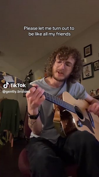 I wanna see everyone's amazing friends under this here sound 🤗 #cc #fyp #fup #foru #foryou