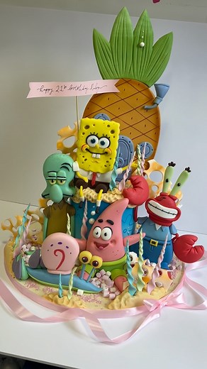 SpongeBob and friends 🧽🍍🦀 • • • #spongebob #spongbobsquarepants #spongebobcake #undertheseacake #spongebobparty #cake#pineapplehousecake #cakestagram #cakeart #spongebobfans #whimsicalcakes #CakeDesign #cake #freehand #baker #design #cakedaysaweek #food #art #creative #cakecreation #baking #foodie #cakestagram #cakesofinstagram #bakeninja #cakedecorating #cakedesigner #glasgowbaker | Cake Days a Week
