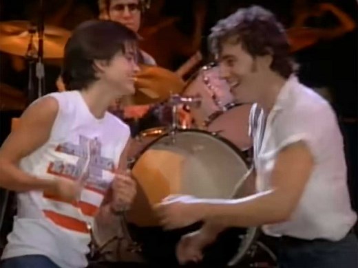 Courteney Cox embarrassed by Bruce Springsteen video