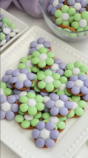 Easy Flower Pretzel Bites for Mother’s Day