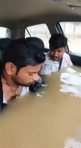 || Gadi Pani Se Bhar gai or power window bhi Kam nahin kar rahe. ||🚙🚙🏊‍♂️🏊‍♀️