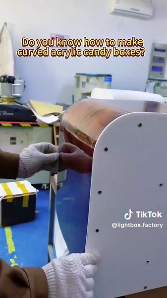 Do you know how to make a curved acrylic candy box? #acrylics #acrylicfactory #acrylic #acrylicproducts #acrylicLightbox #billboard #Welcomesign #luminouscharacterfactory #AdvertisingFactory #acrylicadvertising #fyp #sign