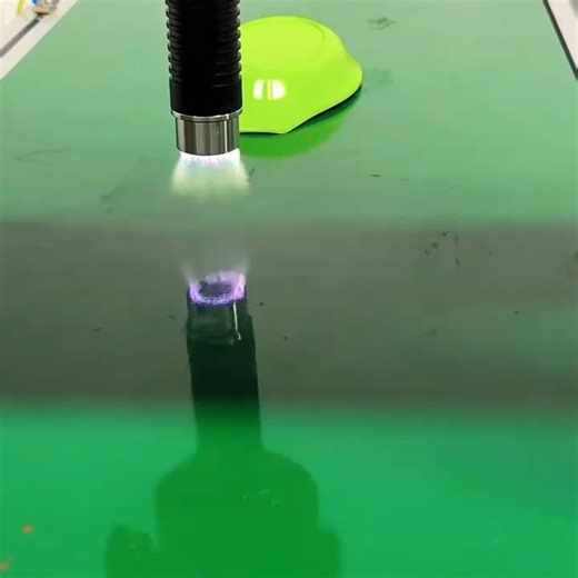 Pingwei Intelligent Technology on Instagram: "PP plate plasma surface treatment, adhesion and hydrophilicity are greatly improved, and the dain value reaches 46 or above, which solves the problem of unstable printing paint #plasma surface treatment machine #PP #printing packaging #flame machine #screen printing"