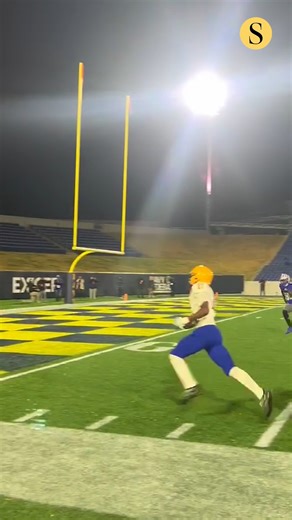 Dennis Perry puts Mervo football on the board first in the Class 4A/3A state championship game with a 25-yard touchdown catch on its first drive. The Mustangs lead Sherwood 22-0 at halftime of the title game at Navy-Marine Corps Memorial Stadium. 🎥 : Michael Howes | The Baltimore Sun