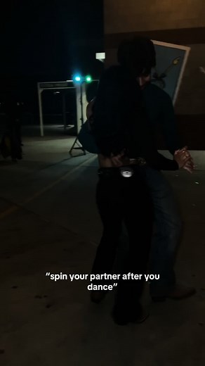 yea no they dont do that😭😭 . #dancingpartners #huapangos #foryou #fyp #parati #viral #mexicandance