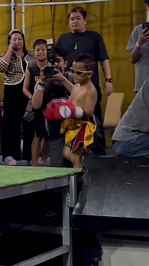 45K views · 1.9K reactions | ทรงจัดเลยนะนายอ่ะ 藍 #บังรี่ #นักสู้ลูกทรายกองดิน #หลานตระกูลมวย #เพชรอุมา #ทำเองคนเดียว | เพชรอุมา-phetauma | Facebook