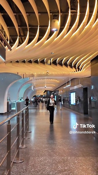 Discovering Shanghai Metro: A First Experience