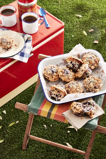 20 Yummy Camping Snacks to Enjoy by the Fire
