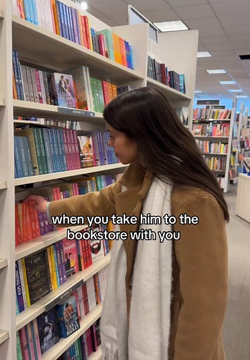 Book Shopping with Cassie: A Fun Family Outing!