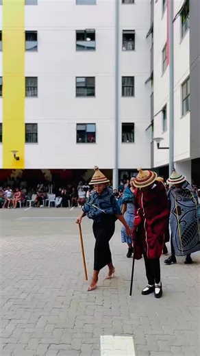 Salemane Letlotlo Ȝ'ȝ on Instagram: "Sotho tribe 🇱🇸❤️🇿🇦"