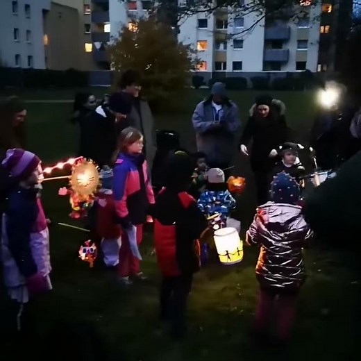 Laternelaufen bunte töne Musikkindergarten Laternen Rap