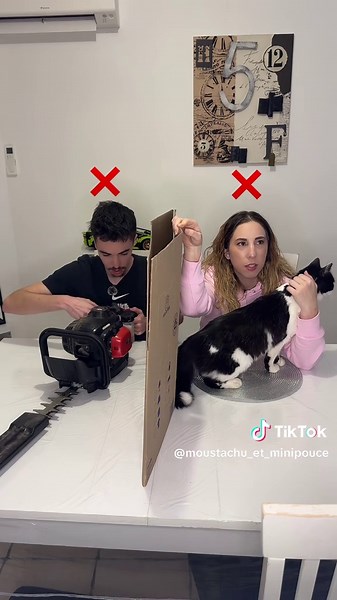 Qui ment le mieux ? Mensonge ou vérité 👀 ! Tu as quoi dans les mains ? #jeu #couple