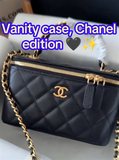 Chanel Black Quilted Caviar Leather Vanity Case with gleaming gold hardware — structured, sophisticated, and the perfect blend of timeless elegance and everyday luxury. 🖤✨👜👑 #ChanelVanityCase #CaviarLeather #LuxuryBag #DesignerStyle #ChanelClassic