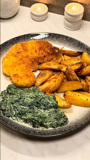 Knusprig, herzhaft, vegetarisch – dieses Blumenkohl-Schnitzel schmeckt einfach jedem.