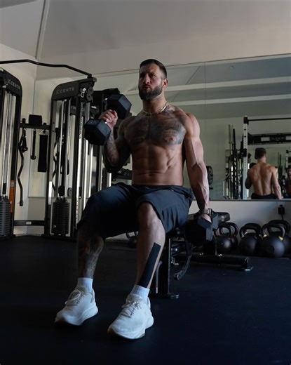 Matt Tralli on Instagram: "BICEPS & TRICEPS 💪🏻🔥 Ready to build serious arm definition? This workout hits every head of the biceps and triceps for a full, skin-splitting pump. As the reps go down, increase the weight to keep the intensity high. Comment “ARMS” and I’ll send you my favorite 1,000-Rep Arms Workout for FREE! ⸻ Set 1 • Alternating Hammer Curls — 4×12, 10, 8, 6 • Overhead Tricep Extension — 4×12, 10, 8, 6 Set 2 • Wide Bicep Curls — 4×12, 10, 8, 6 • Close-Grip Pr