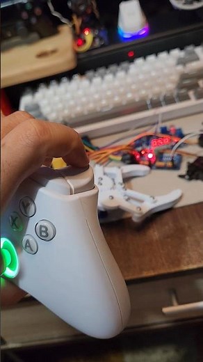 Robot gripper controlled wirelessly via game controller with ESP32 and PCA9685 servo driver setup 😎🔥