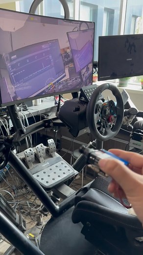 CloudRC on Instagram: "Highly integrated！Camera📷 and controller all in one! Interested? DM me or LINK IN MY BIO 🔥 #cloudrc unlimited range online #racing #rig #sim #simulator system for #rccar #drone"