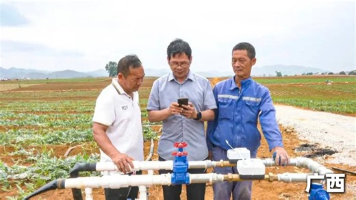 AI+智慧水务升级 助推乡村振兴 AI算法动态调整灌溉方案，手机APP远程操作，实现“按需供水”，比传统方式节水40%#乡村振兴 #助农 #智慧供水