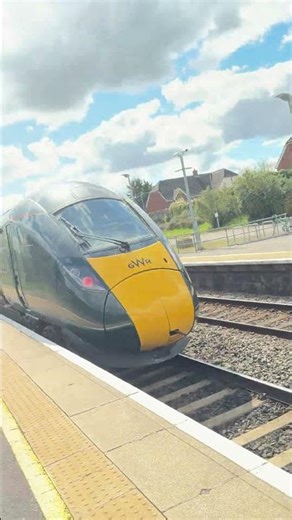 GWR class 800 passing radley with a two tone