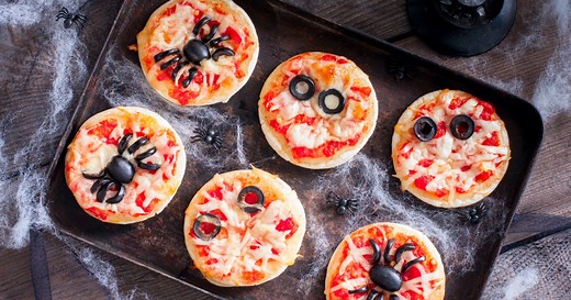 Mini pizzas araignées pour Halloween