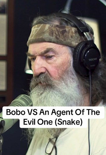 Bobo VS an agent of the evil one. (Snake) #unashamedpodcast #christiantiktok #philrobertson #duckdynasty #snake