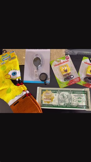 SpongeBob gift set💚🤞🏽 #spongebob #dollartreediy #fyp #badgereel #keychain