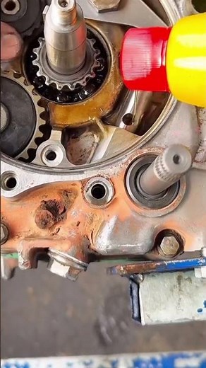 Mechanic tricks for installing the timing chain tensioner setting #tutorial #mechanic