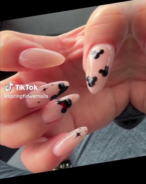 For all my Disney lovers🫶🏽 #disney #disneyland #disneynails #disneynailinspo #nails #nailinspo #nailinspo2023 #trendynails #modernnails #aestheticnails #gelnails #acrylic #acrylicnails #fypシ #fyp