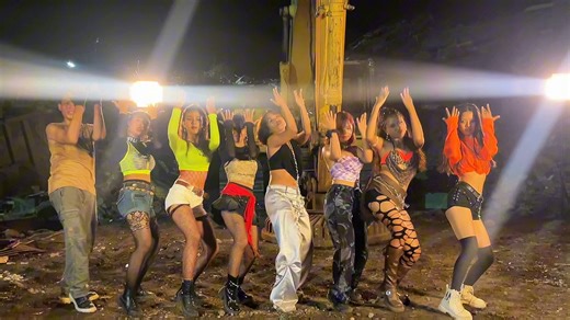 Moe Thee Challenge #2💥 ဒီ version 2 လေးကတော့ လှုပ်ချင်သူများအတွက်😝 DC Join ကြလို့ရပါပြီ🫶🏻 #yolo #moethee #TheLAlbum | YOLO YOLO