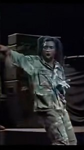 Pure joy looks like this 🎶 Wishing you a weekend full of it 🕺