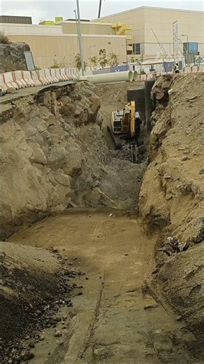 The Most Unbelievable Poclain Excavator Moments