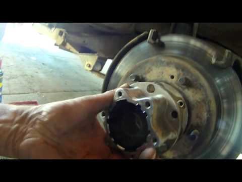 Suzuki Samurai Replacing the front axle bearings on a 4 wheel drive
