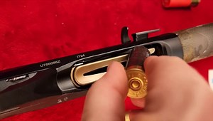 意大利Benelli高端半自动霰弹装备 独有涂层技术和惯性驱动系统