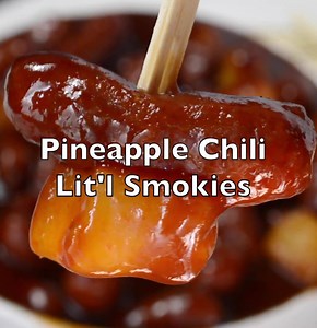 PINEAPPLE CHILI STOVETOP LITTLE SMOKIES recipe: https://wonkywonderful.com/spicy-pineapple-stovetop-little-smokies-recipe/ pin it: https://www.pinterest.com/pin/49610033379211456/ | WonkyWonderful