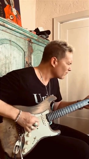 Philip Sayce digs into a strat-fueled Fuzz Face tone with D'Addario Strings and plays through a new live version of Peace Machine now streaming on Spotify! 🎸 #guitar | D'Addario and Co.