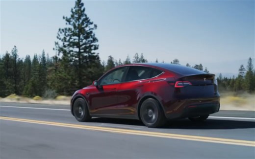 新颜色的长续航版、高性能版特斯拉Model Y，将于11月开始交付，现有的预订者可以免费升级到新颜色～