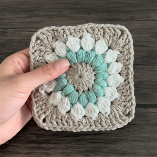 Free Crochet Granny Square Pattern for Vibrant Projects