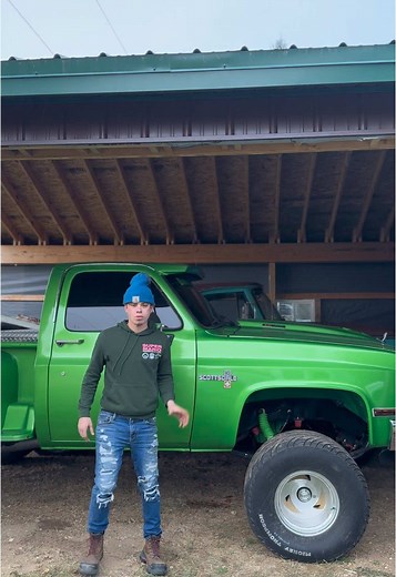 Got ya 🔫 #squareup #backyardbuild #barnsitting #fypシ #chevy #trending #sqaurebody #stepsidesquarebody #greensquarebody #mickeythompsontires #bluecollar #michigan #lsswap #fooledya #squattedtruck