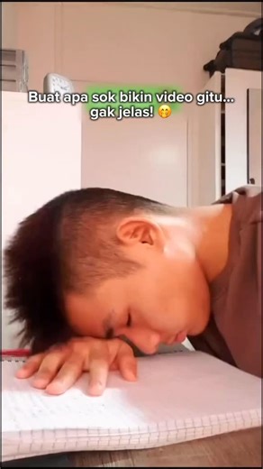 Jerhemy Owen on Instagram: "dulu selalu nungguin Malam Minggu Miko di TV dan banyak terinspirasi dari @raditya_dika 🙌 Masih gak nyangka... sekarang aku diundang ke podcastnya Bang Radit! 🥹"