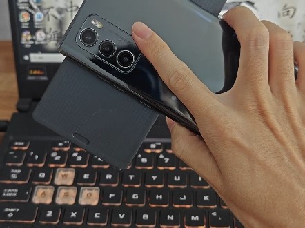 LG对手机新形态的一次探索，升降摄像头+屏幕指纹+旋转屏，回头率堪比折叠屏