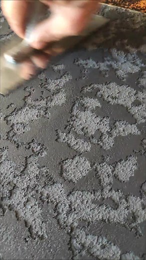 Decorazioni in Travertino Nero e Oro a Venezia