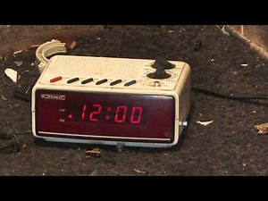 Smashing a Vintage Tempest TE222A Alarm Clock Radio