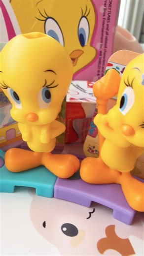 Kinder Joy Looney Tunes Surprise Toy! 🤯🐥tweety special || #viral #shorts #video #chocolate #toys