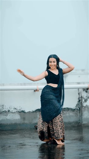 💕Beauty Khan💕 on Instagram: "Barso re ❤️ . . #beautykhan #arbeu #reels #trending #reelsinstagram #viral #dance"