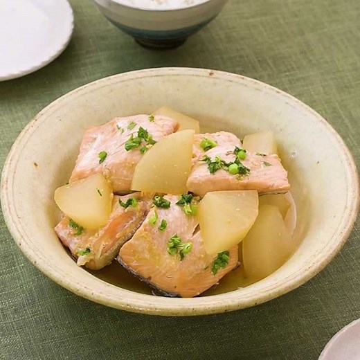 初めてでも失敗しない！ご飯が進む簡単鮭大根の作り方 | デリッシュキッチン