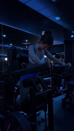 The Kneeling Glute Isolator is a great piece of equipment for the upper and lower glutes