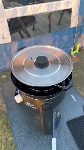 Laver wokmad på grill #cadac